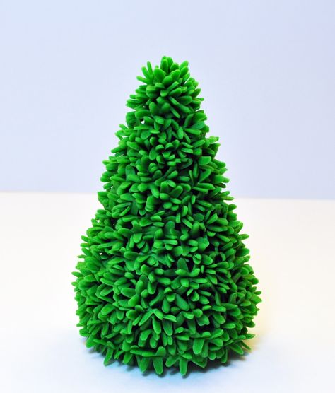 Judy's Cakes: Christmas Tree Tutorial #10 Fondant Christmas Tree, Cake Textures, Fondant Tree, Mountain Cake, Christmas Tree Tutorial, Cakes Christmas, Tree Texture, Tree Tutorial, Train Cake