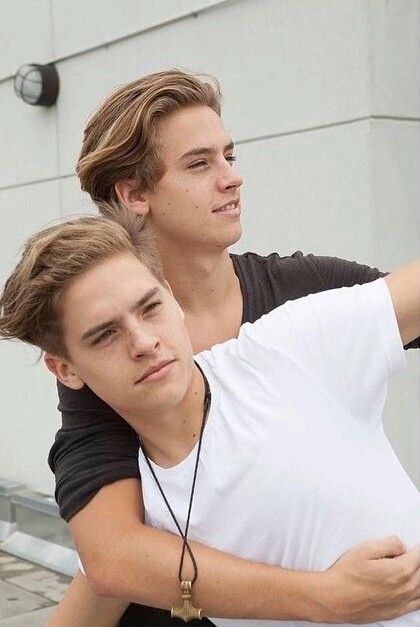 Dylan and Cole Sprouse Cole Spouse, Cole Sprouse Jughead, Cole M Sprouse, Riverdale Cole Sprouse, Dylan And Cole, Dylan Sprouse, Suite Life, Magcon Boys, Foto Tips