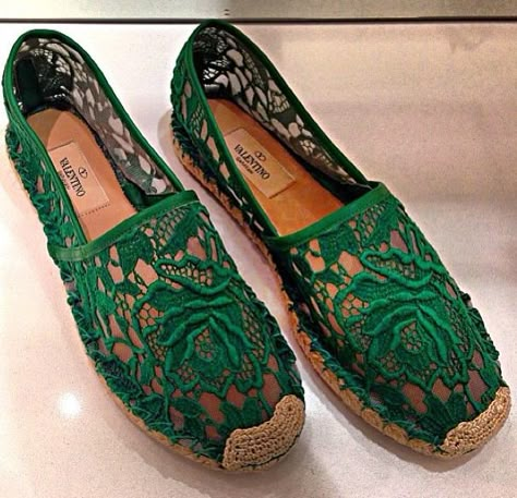 Valentino Valentino Espadrilles, Lace Espadrilles, Kinds Of Shoes, Shoe Closet, Green Shoes, Green Lace, Shoe Obsession, Shoe Lover, Beautiful Shoes