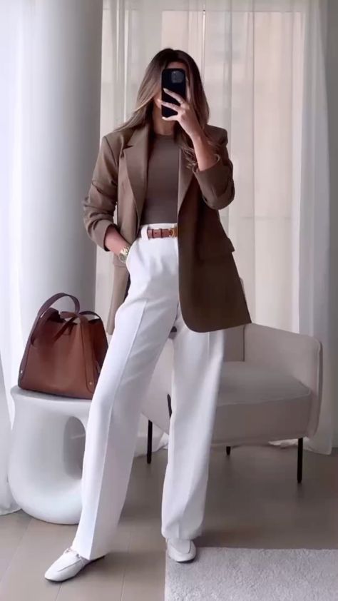 Bussines Casual Woman, Corporate Fits, Minimal Chic Style Outfits, Graduation Outfits For Women, Look Expensive On A Budget, Smart Casual Work Outfit Women, Basic Colours, Luxury Outfit, How To Look Expensive