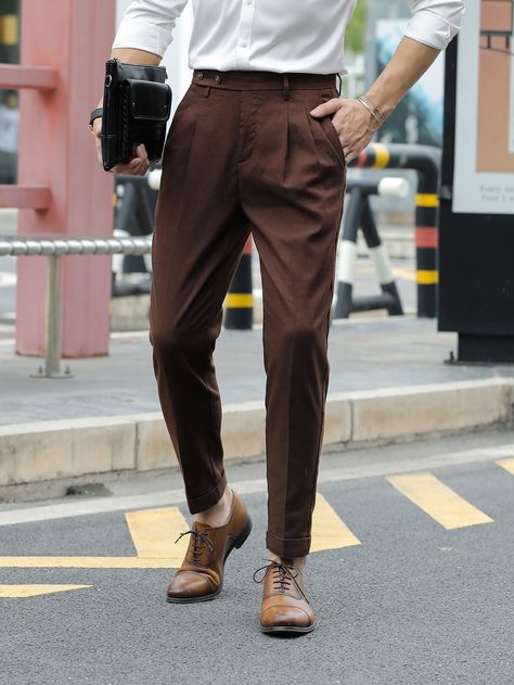 Trouser Pants For Men Outfit, Pleated Tapered Pants Men, Mens Tapered Pants Outfit, Cloth Pants Outfit Men, Tapered Trousers Outfit Men, Style Brown Pants Man, Carrot Fit Pants Men, Evening Cocktail Attire Men, Tapered Pants Outfit Casual