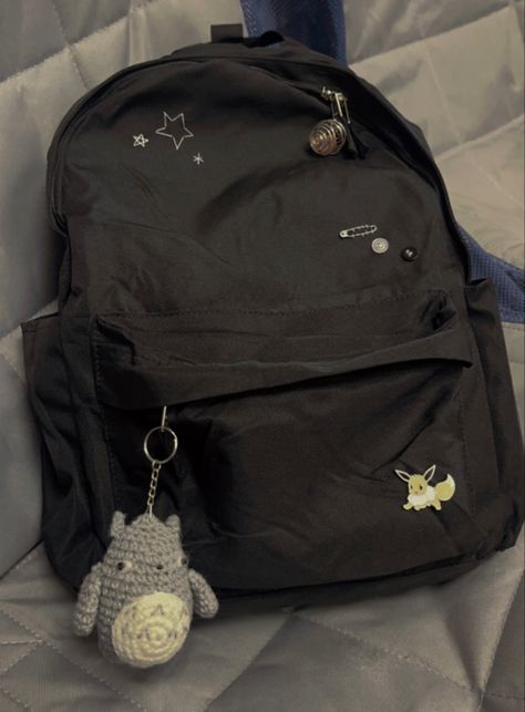 Epic fkn bookbag School Bag Inspo Aesthetic, School Bag Ideas Aesthetic, Black Bag Aesthetic School, School Bag Astethic, School Bag Aesthetic Grunge, Bag To School Aesthetic, Black Backbag Aesthetic, Accessories For Backpacks, Black Bookbag Aesthetic