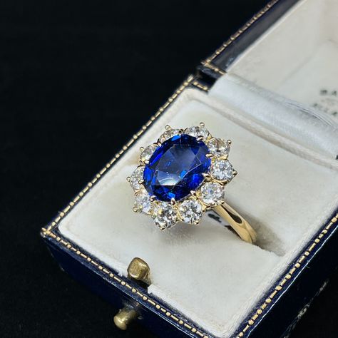 This ring is definitely one of our hero pieces, and believe it or not, all images have no filter 🤩💙 The 4.49ct oval cut Ceylon Sapphire is GSL certified and not heat treated(!). Cluster set around the Sapphire there are 10 Old Mine cut Diamonds totalling 2ct, all gems are claw set in 18K yellow gold. What a beautiful ring. We love how the Diamonds are three claw set as if to give the impression of pointed petals. We are genuinely looking forward to meeting the future owner of this specta... Blue Mountains Australia, Emerald Cut Rings, Ceylon Sapphire, Emerald Engagement Ring Cut, All Gems, No Filter, Art Deco Engagement Ring, Art Deco Ring, Emerald Cut Diamonds