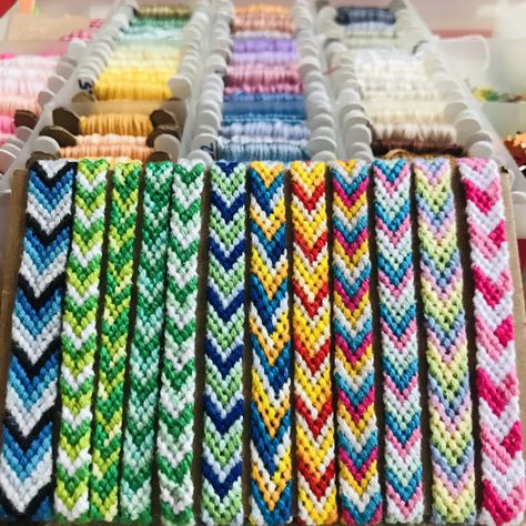 Here are some fun color combinations to make your own friendship bracelets! Yarn Bracelets Color Ideas, Best Color Combinations Bracelets, Color Combination For Bracelets, Chevron Friendship Bracelets Color Combos, Colour Combinations For Bracelets, Good Color Combinations For Bracelets, Friendship Bracelet Color Combinations, Chevron Friendship Bracelets Color Ideas, 3 Color Combinations Bracelets