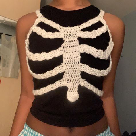 Mode Crochet, Diy Vetement, Custom Crochet, Crochet Fashion Patterns, Fun Crochet Projects, Vest Pattern, Halloween Crochet, Diy Crochet Projects, Rib Cage