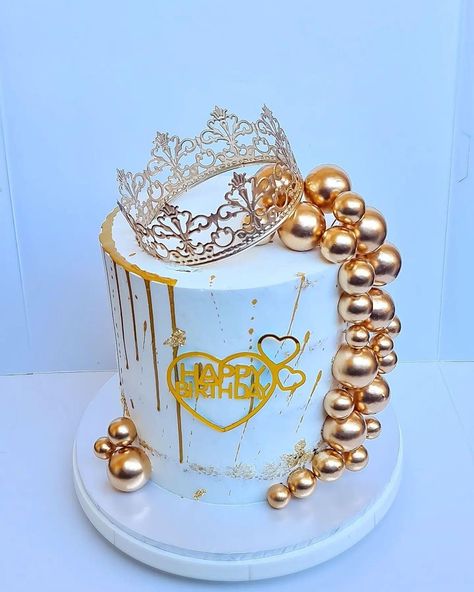 Unique 50th Birthday Cakes, Beautiful Cakes Birthday For Women, Birthday Cake For Lady, Happy Birthday Queen Cake, Cake Designs For Ladies, Birthday Cake Designs For Women, 50 Birthday Cake Ideas For Women, Cake Design For Birthday, 30th Birthday Cake For Women