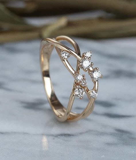 Promise Jewelry, Celtic Wedding Rings, Engagement Rings Affordable, Diamond Rings Design, Yellow Gold Diamond Ring, Vintage Style Rings, Cluster Engagement Ring, Moissanite Wedding Rings, Wedding Rings Unique