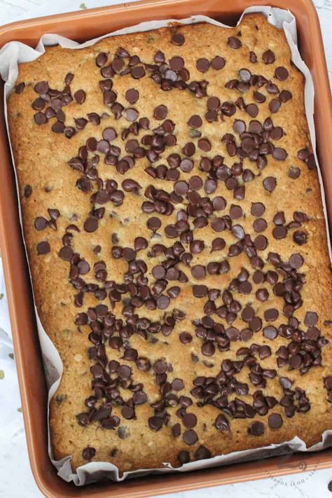 These Sourdough Chocolate Chip Cookie Bars are loaded with chocolate chips! Enjoy these tasty treats at any time of the day! #ourzestylife #sourdoughchocolatechipcookies #recipe #dessert #cookies #chocolatechip #treat #snack #soft #chewy #cookiebars #bars #sourdough #sourdoughdiscard #sourdoughdiscard #sourdoughstarter #sourdough Sourdough Bar Cookies, Sourdough Discard Breakfast Bars, Sourdough Chocolate Chip Cookie Bars, Chocolate Sourdough Discard Recipes, Disguard Sourdough Recipes, Sourdough Discard Cookie Bars, Sourdough Cookie Bars, Discard Cookie Recipes, Bach Brunch