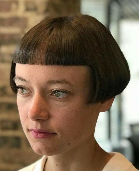 Nice little micro bob suitable for most Really Short Bob With Bangs, Mushroom Bangs, Really Short Bangs, Very Short Bob With Bangs, Super Short Bob Hairstyles, Bob With Micro Bangs, Really Short Bob, Womens Bob Hairstyles, Micro Bob