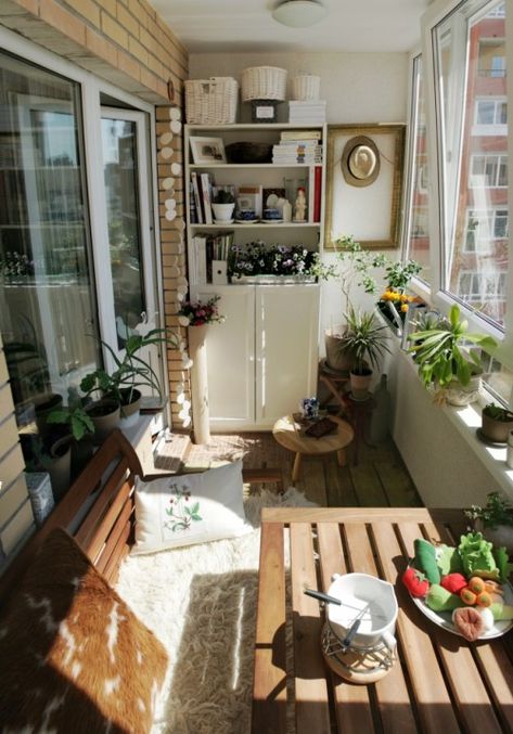 When I get a nearly unusable enclosed balcony, I'll know what to do with it. Balcon Mic, Ideas Terraza, Small Apartment Balcony Ideas, Inspiring Outdoor Spaces, Apartment Balcony Garden, Balcony Design Ideas, Balkon Design, Small Balcony Design, Home Balcony