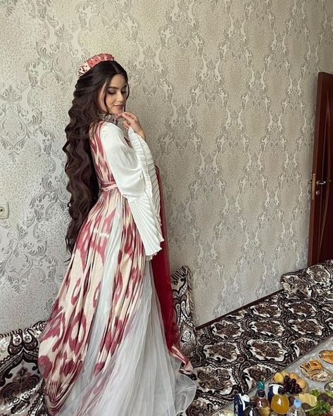 Uzbek Wedding, Uzbekistan Traditional Dress, Kyrgyzstan Traditional Dress, Uzbek Clothing, Uzbek Uyhuirwomen Traditional Dresses, Stylish Outfits Casual, Stylish Hijab, Cotton Gowns, Disney Wedding Dresses