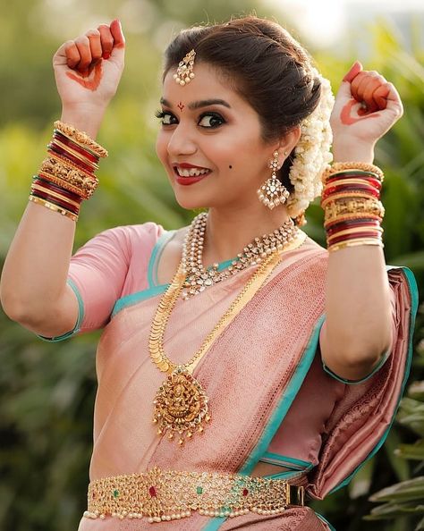 Shopzters | Actress Swathi Reddy & Her Super Cute Telugu Wedding Telugu Engagement Photos, Swathi Reddy Marriage, Telugu Wedding Hairstyles, Traditional Telugu Jewellery, Bridal Hairstyle For Saree, Telugu Bridal Hairstyles, South Indian Bride Saree Telugu Wedding, Pellikuthuru Hairstyles, Marriage Hairstyle Indian