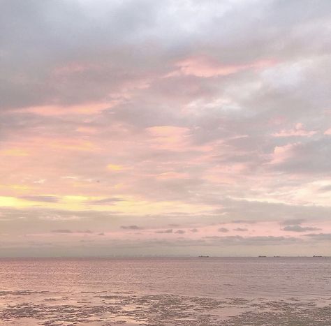 Female Of The Species, Pink Sunset, Pretty Sky, Pink Sky, Pretty Places, Beach Vibe, Sky Aesthetic, Pastel Aesthetic, Travel Aesthetic