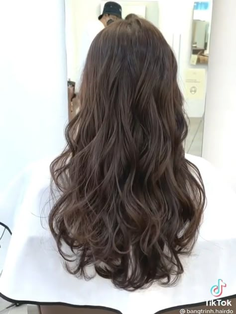 Setting Perm Korean Long Hair, Korean Natural Wavy Hair, Korean Perm Long Wavy Hair, Korean Curly Hair Medium, Asian Long Wavy Hair, Layer Perm Hair, Korean Perm Wavy Hair, Long Hair Wavy Perm, Japanese Perm Long Hair