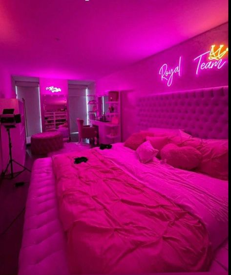 Pink Room Baddie, Pink Vibe Bedroom, Pink Baddie Room Ideas, Imvu Bedroom, Baddie House Decor, Pink Baddie Room, Baddie Rooms, Imvu Room, Baddie Room Ideas Aesthetic