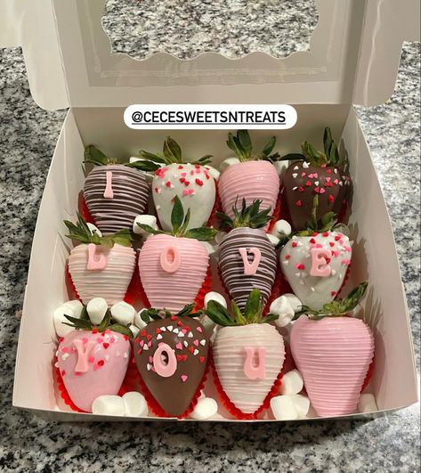 Strawberry Desserts Valentines, Valentine’s Day Covered Strawberries, Pink Valentines Strawberries, Strawberry With Chocolate Ideas, V Day Strawberries, Chocolate Covered Strawberries Anniversary Ideas, Valentines Day Covered Strawberries, Choc Covered Strawberries Valentines, Valentines Strawberry Ideas