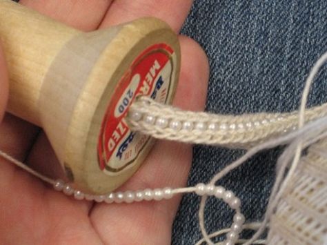 Knitting With Beads, Spool Knitting, Lucet, French Knitting, I Cord, Tree Garland, Knitting Tutorial, Knitting Techniques, Bead Crochet