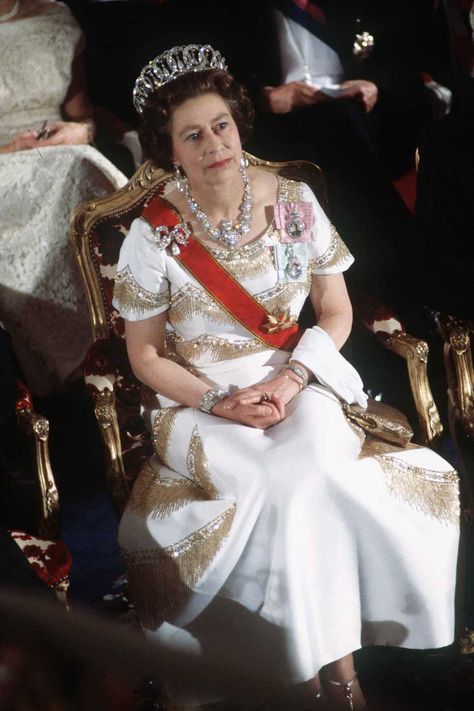 Wels, Queen Elizabeth Jewels, Young Queen Elizabeth, Rainha Elizabeth Ii, Reine Elizabeth Ii, Hm The Queen, Royal Family England, Royal Tiaras, Elisabeth Ii