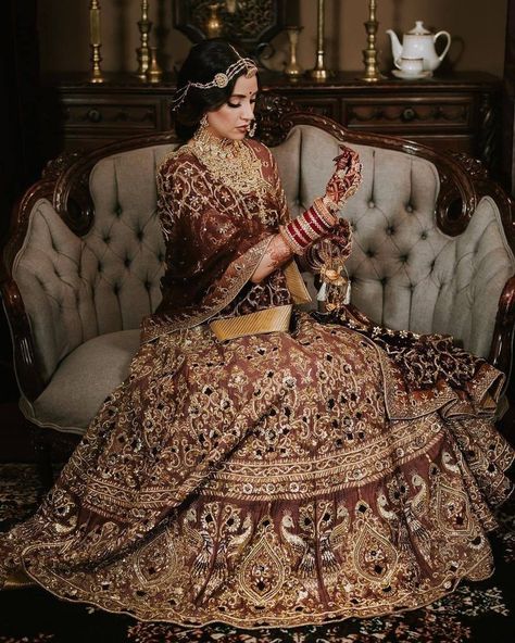 Heavy Lehenga, Sikh Bride, Indian Bridal Photos, Wedding Lehenga Designs, Indian Bride Outfits, Bridal Lehenga Collection, Designer Bridal Lehenga, Bridal Poses, Indian Bridal Dress