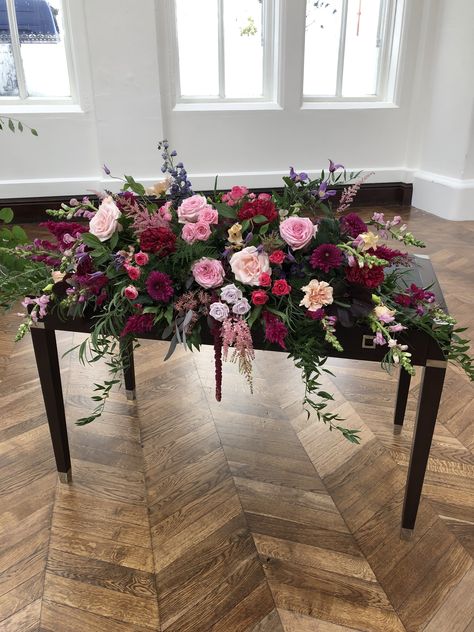 Head Table Flower Arrangement, Floral Recipes, Top Table Flowers, Wedding Business Ideas, Table Swag, Table Flower Arrangements, Altar Flowers, Dream Wedding Decorations, Wedding Planning Decor