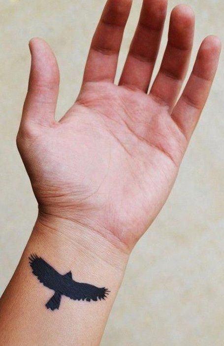 Bird Tattoo On The Wrist Fernweh Tattoo, Inner Wrist Tattoos, Small Eagle Tattoo, Tattoo Ideas Males, 42 Tattoo, Unique Wrist Tattoos, Tattoo Diy, Tatuagem Masculina Pequena, Cool Wrist Tattoos