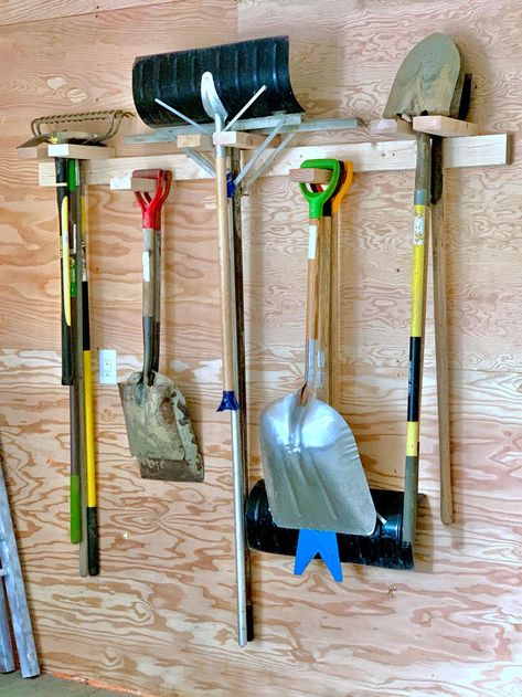 Yard Tool Storage Ideas, Lawn Tool Storage, Garden Tool Rack, Garage Organisation, Lawn Edger, Storage Shed Organization, Garden Tool Organization, Shed Organization, Garage Tool Storage