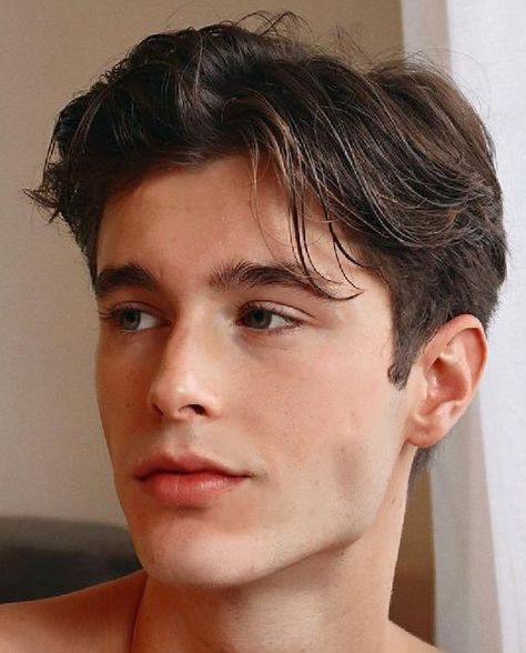 Growing Hair Men, Hairstyles For Teenage Guys, Hair Types Men, Boys Hairstyle, Oval Face Men, Mens Haircuts Straight Hair, Timeless Hairstyles, Oval Face Haircuts, Mens Hairstyles Thick Hair