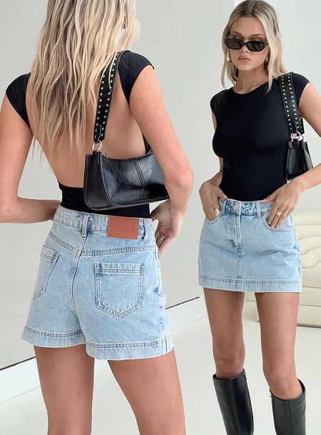 Best Sellers Denim Mini Skirt And Cowboy Boots, Denim Skort Ootd Summer Outfits, Denim Skort Ootd, Summer Outfits 2024 Women, White And Denim Outfits, Dc Clothes, Nashville Fits, Riley Green, Jean Skort