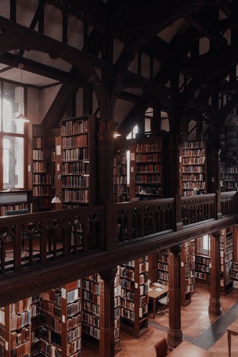 Boarding School Library Aesthetic, Strange World Aesthetic, Wattpad Boarding School, Boarding School Shifting, Library At Night Aesthetic, Academy School Aesthetic, Rich Boarding School Aesthetic Classroom, Boreding School Aesthetic, Fancy Boarding School Aesthetic