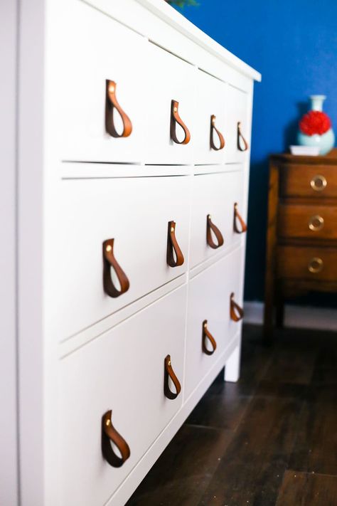 How to create simple and gorgeous DIY leather drawer pulls for your furniture. #diy #diyproject #leather #diydrawerpulls #drawerpulls #leatherproject #bedroom #dresser Diy Leather Drawer Pulls, Dresser Drawer Handles, Leather Drawer, Leather Drawer Pulls, Ikea Dresser, Diy Dresser, Dresser Drawer, Dresser Makeover, Old Dressers