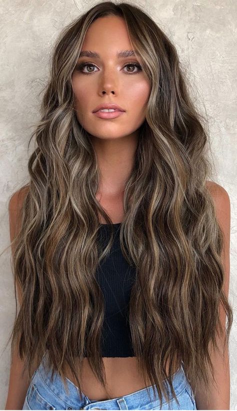 Winter Hair Colours, Brown Hair Inspo, Brunette Hair With Highlights, Gorgeous Hair Color, Dark Hair With Highlights, Brown Hair With Blonde Highlights, Chocolate Toffee, Brunette Balayage Hair, Brown Hair Balayage