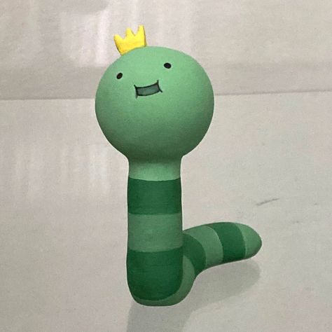 PRODUCT INFORMATION: ➖ RIGHT NOW THIS FIGURE IS NOT IN STOCK, IF YOU ARE INTERESTED WRITE ME AND I WILL MAKE YOU ONE! 😊 ➖ HEIGHT, SHAPE AND COLOR MAY VARY ➖ -Worm King figure from Adventure Time, handmade with resistant polymer clay and painted with acrylic paint. -Measurements: 6.5 cm -If you are interested in purchasing a product, send me your phone number to complete the shipping information.  PREPARATION TIME: -Once you make the purchase, it will take approximately 1 month to send your pack Adventure Time Clay Figures, Adventure Time Clay Ideas, Worm Adventure Time, Adventure Time House, Adventure Time Clay, Adventure Time Cast, Adventure Time Plush, Adventure Time Gift, Finn Mertens