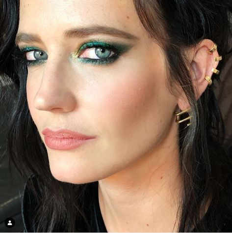 Eva Green Casino Royale, Inspi Makeup, Lisa Eldridge Makeup, Vanessa Ives, Drawing Women, Magic Makeup, Green News, Makeup Looks For Green Eyes, Colourpop Eyeshadow