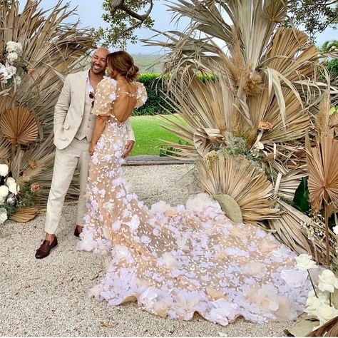 Pallas Couture on Instagram: “That dress !!!! Dream girl @piamuehlenbeck in custom Pallas Haute Couture on her wedding day. Congratulations to Kane + Pia, the most…” Dresses With 3d Flowers, Pia Muehlenbeck, Tulle Wedding Dresses, Byron Bay Weddings, Ceremony Design, Tulle Flowers, Woodland Theme, Tulle Wedding, 3d Flowers