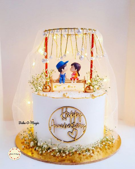 U'll fall in love with this one..❤️ Design credits: @unicreme Marriage Anniversary Cake Design, Small Anniversary Cake, Cakes For Anniversary, Love Anniversary Cake, Anniversary Theme Cake, Cakes For Couples, Wedding Anniversary Cake Design, Love Cake Design, Simple Anniversary Cakes