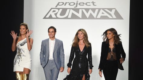 The untold truth of Project Runway Runway Balenciaga, Fashion Week 2020 Runway, Bella Hadid Runway, Runway Fashion Vintage, Balenciaga Runway, Alexander Mcqueen Runway, Runway 2020, Prada Runway, Nina Garcia