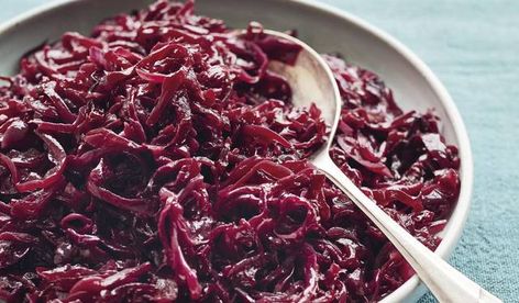 Mary Berry Simmered Red Cabbage and Cider | Christmas Side Dish Mary Berry Christmas, Cabbage Slow Cooker, Red Cabbage Recipe, James Martin Recipes, Red Cabbage Recipes, Braised Red Cabbage, Mary Berry Recipe, Christmas Side, Christmas Side Dishes