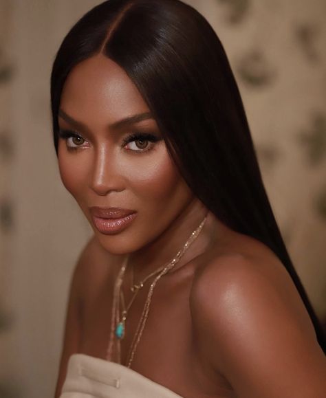 Pop Crave on Twitter: "Naomi Campbell looked incredible for the #PlatinumJubilee.… " Naomi Campbell Face, Naomi Campbell Makeup, Wig Head, Face Profile, Green Eyeshadow, Black Femininity, Royal Look, Beauty Looks, Dark Skin Makeup