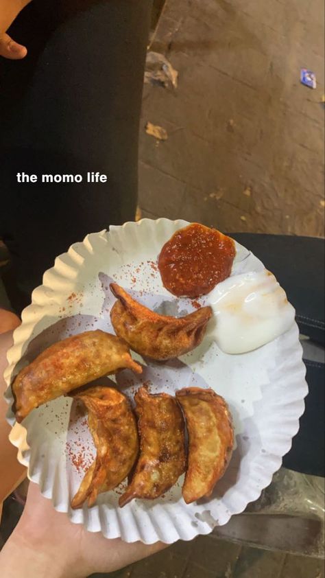 Momo Photography, Streetfood Aesthetic, Momo Food, Photography Storage, Story Ideas Instagram, Instagram Story Aesthetic, Food Captions, Food Story, Story Aesthetic