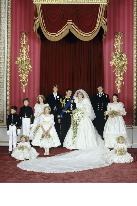 Princess Diana's Wedding: A Photo Retrospective- HarpersBAZAAR.com Charles And Diana Wedding, Putri Diana, Princess Diana Wedding, Prince Charles And Diana, Wedding Royal, Prins William, Prinz Charles, Diana Wedding, Prins Harry