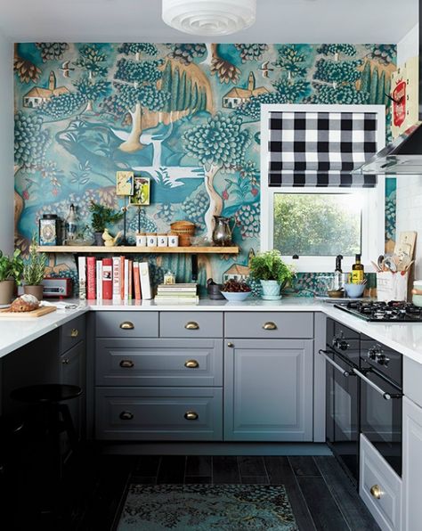 Unique Decor Ideas: Functional Kitchen Wallpaper Ideas - The Crazy Craft Lady Dapur Ikea, Zoffany Wallpaper, Серая Кухня, Wallpaper Kitchen, Kabinet Dapur, Casa Vintage, Gorgeous Kitchens, Kitchen Wallpaper, Ikea Kitchen