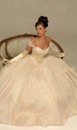 wedding dress for Belle, by Hollywood Dreams Vintage Ball Gowns, Wedding Dresses Princess Ballgown, Princess Bridal, Bridal Ball Gown, Trendy Wedding Dresses, Dream Wedding Ideas Dresses, Princess Wedding Dresses, Princess Wedding, Dresses Vintage