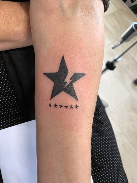 Black Star David Bowie Tattoo, Small Bowie Tattoo, Star Man Tattoo David Bowie, David Bowie Tatoos, Bowie Inspired Tattoo, Classic Rock Tattoo Ideas, David Bowie Inspired Tattoos, David Bowie Tattoo Small, Rockstar Tattoo Ideas