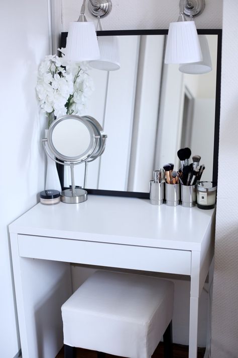 There's hope! Check out these inspiring examples of makeup dressing tables for small spaces! Camera Ikea, Dressing Table For Small Space, Corner Vanity, Makeup Dressing Table, Vanity Room, Bedroom Vanity, Makeup Rooms, Room Goals, Creative Storage