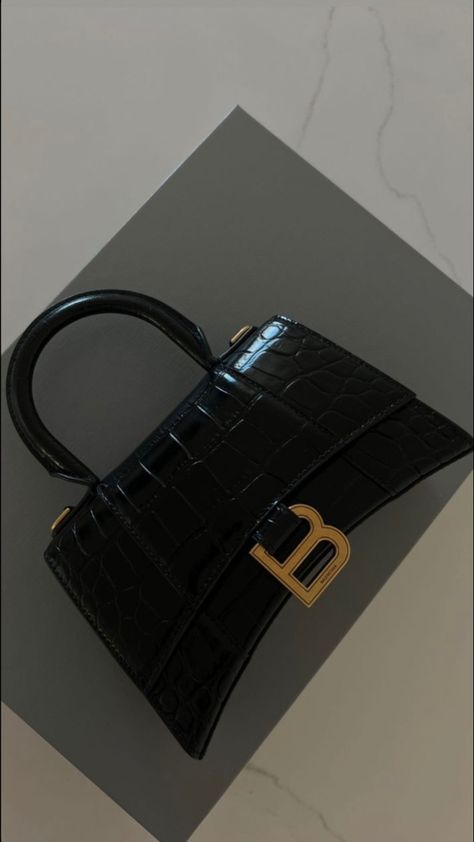 Sac noir bag bags black idees balenciaga luxe luxury life style ootd night out idees de cadeaux a offrir gift girlfriend birthday anniversaire luxe Gift Girlfriend Birthday, Gift Girlfriend, Girlfriend Birthday, Balenciaga Bag, Bags Black, Luxury Life, Life Style, Balenciaga, Night Out