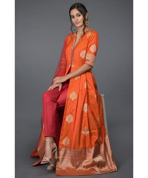 Saree Into Kurti Designs, Outfits From Saree Ideas, Silk Suit Designs Indian Latest, Indian Designer Wear Gowns, Saree Recycle Dresses Indian, Flared Jacket, Simple Gown, Trending Dress, Silk Kurti Designs