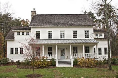 White Farmhouse Exterior, Wraparound Porch, Dream Farmhouse, Exterior Renovation, Farmhouse Porch, Casas Coloniales, Casa Exterior, White Farmhouse, Up House