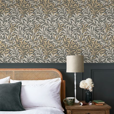 This iconic pattern forms a part of The Gallery's collection in earlier printed chintz and wallpaper lengths. The design is based on the natural willow form which was one of William Morris' favourite motifs. Originally designed by William Morris as a wallpaper in 1887 and adapted for fabric in 1895, it is block printed in a diagonal branch pattern at Merton Abbey and combines abstraction with a gentle reminder to the outdoors. Willow Bough Charcoal carries an understated charm, the beautiful tra William Morris Bedroom Ideas, Charcoal Wallpaper, Morris Wallpapers, How To Install Wallpaper, A Wallpaper, Pattern Repeat, Types Of Painting, Wallpaper Panels, Vinyl Wallpaper