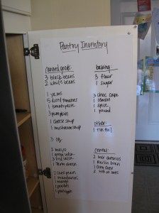 (dry erase posterboard + double stick tape) x kitchen pantry/or freezer = instant inventory of all your supplies!  and a great tip from the blogger, cross items off rather than erasing them when you use something up so you know exactly what to buy next time! Get Organized At Home, Pantry Inventory, Freezer Organization, Kitchen Hacks Organization, Is It Just Me, Home Management, Pantry Items, Home Organisation, Home Organization Hacks