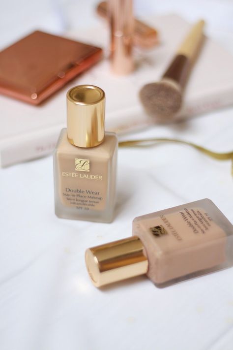 Double Wear Estee Lauder, Estee Lauder Foundation, Best Foundation For Oily Skin, Estee Lauder Double Wear Foundation, Foundation For Oily Skin, Double Wear Foundation, Oil Free Foundation, Cosmetics Photography, Glitter Eyeliner